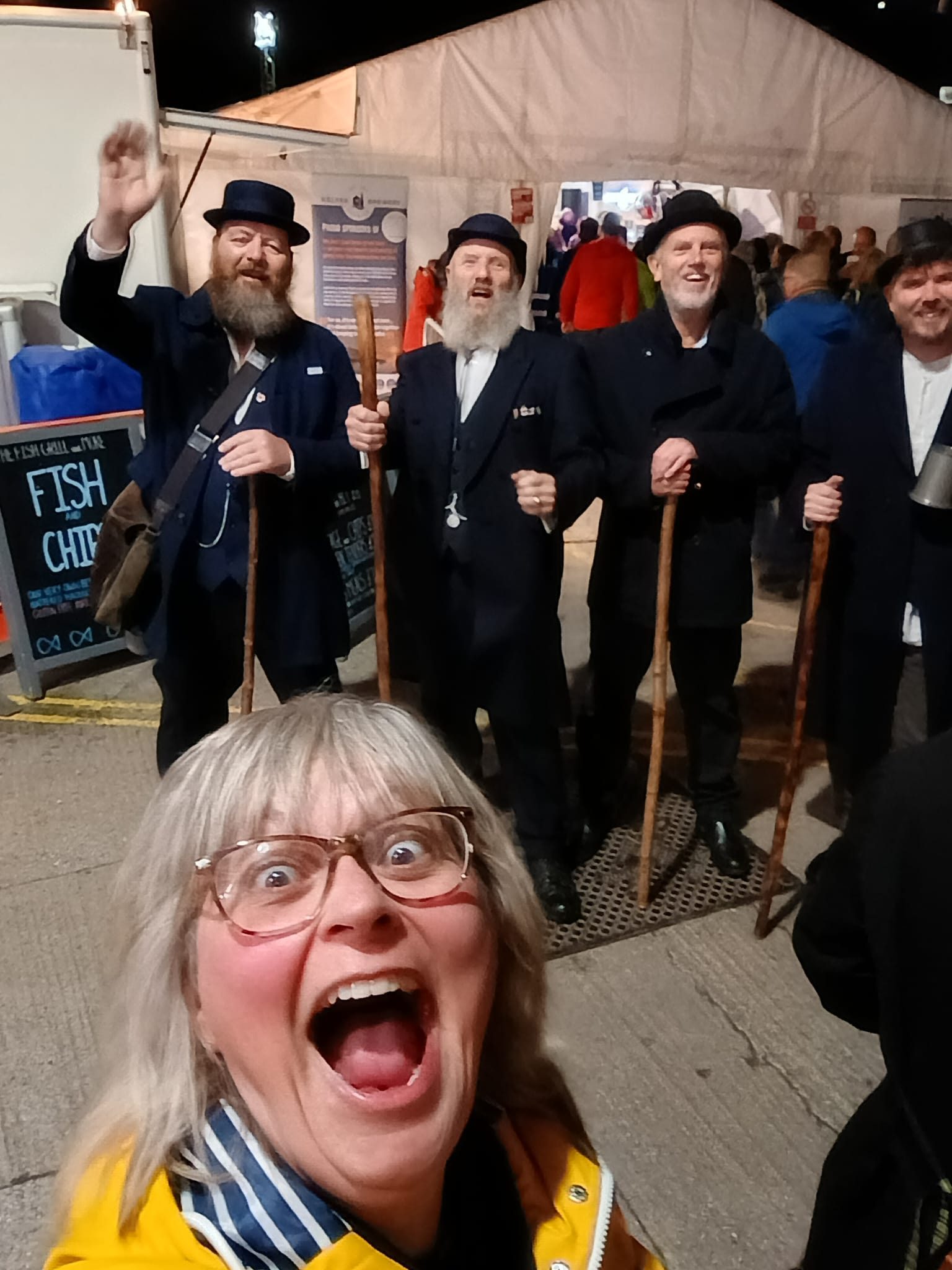 Singers of shanties and folk